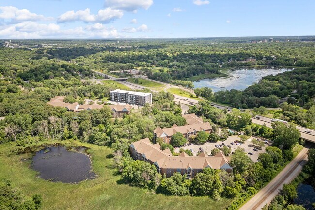 Ariel de la propiedad - Minnetonka Hills Apartments