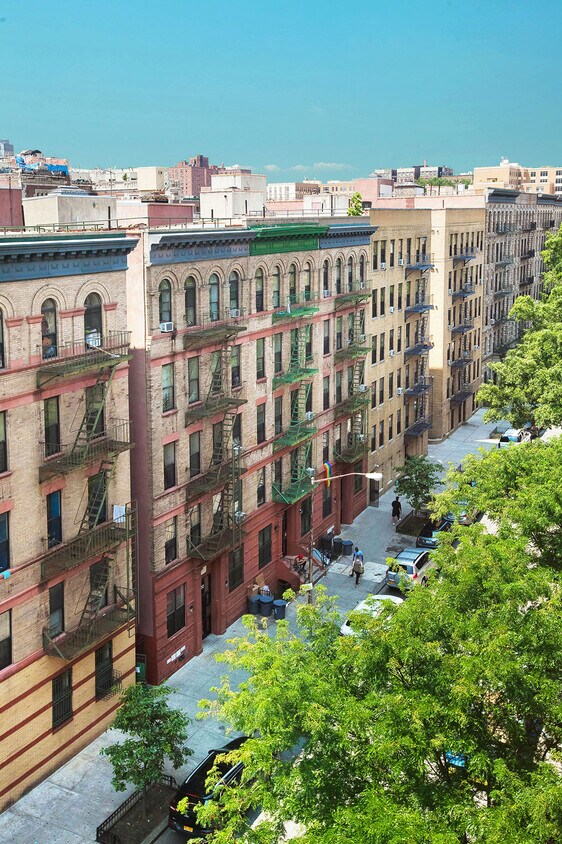 Building Photo - 210 W 150th St