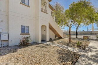 Building Photo - 5650 E Sahara Ave