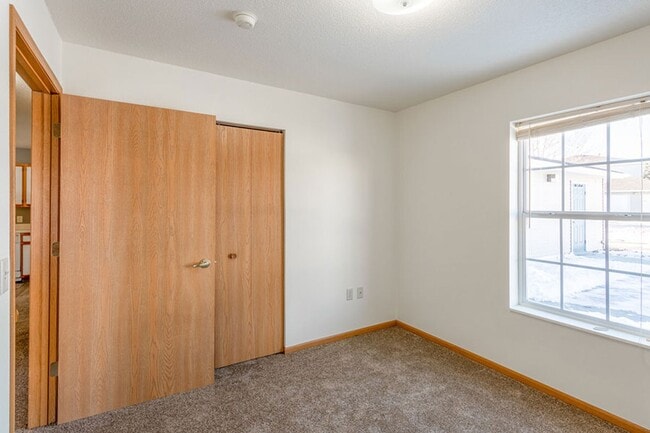 Building Photo - 4300 McKenzie Dr SE