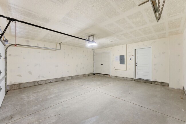 Photo - 138 E Chambord Ct (Sandy, UT) Townhome