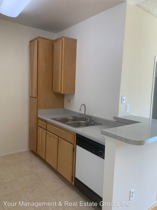 Foto del edificio - 10621 Valley Spring Ln