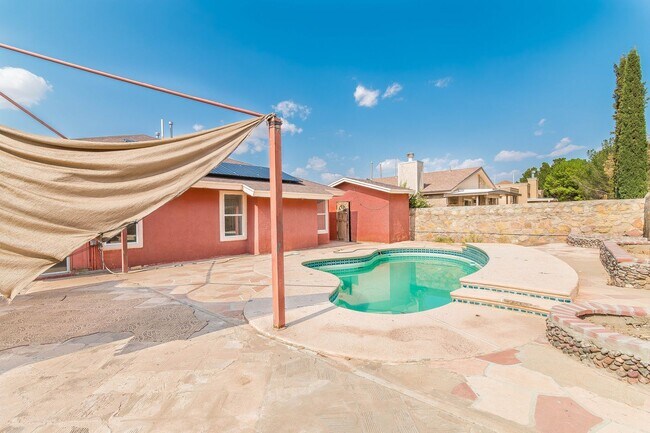 Building Photo - Stunning 4 bedroom, 2 bath home in Horizon...
