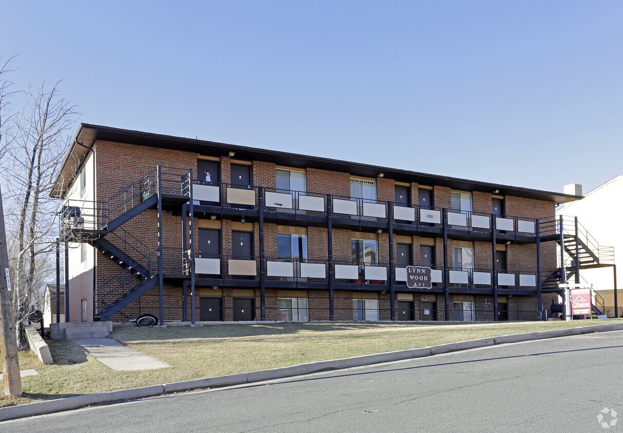 Lynn Wood Apts Apartments in Colorado Springs, CO