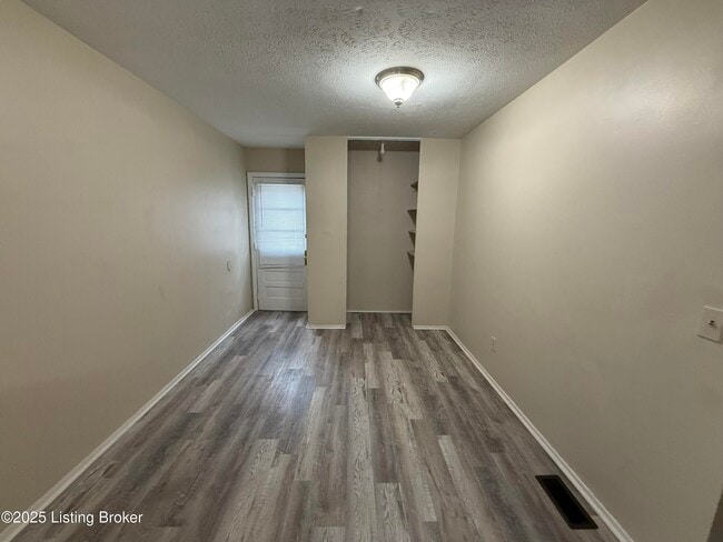 Foto del edificio - 508 Blossom Rd