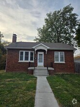 Building Photo - 429 N Oak St