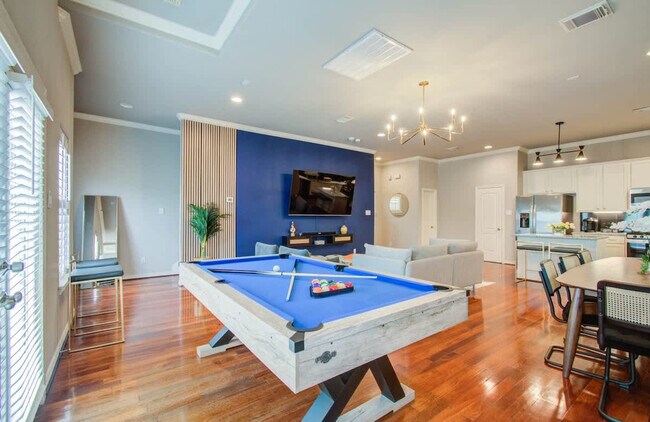 Foto del edificio - 543 T C Jester Blvd