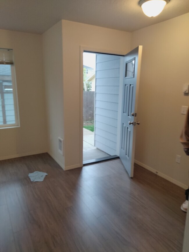 Foto del edificio - 12152 SE Bush St
