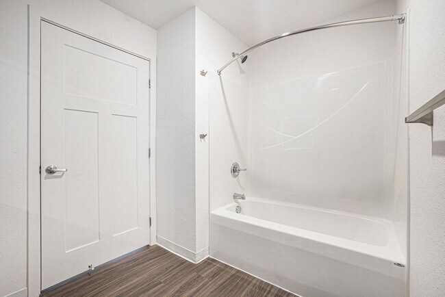 Building Photo - Signature Pointe Apartment Homes