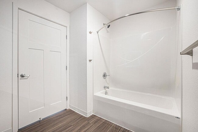 Building Photo - Signature Pointe Apartment Homes
