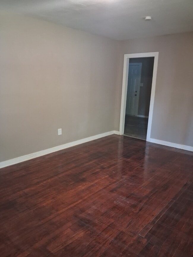 Building Photo - 3016 Charleston Dr