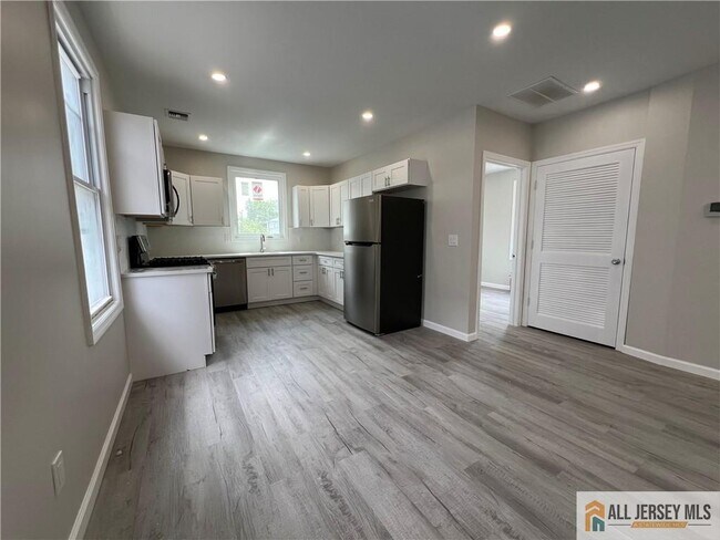 Foto del edificio - 588 Livingston Ave