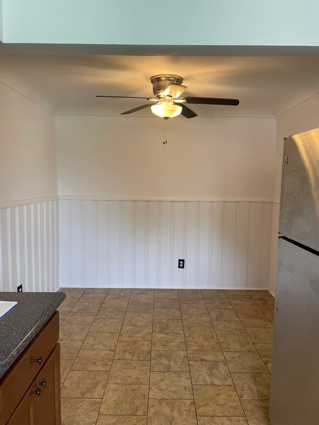 Building Photo - 5572 Beechmont Ave