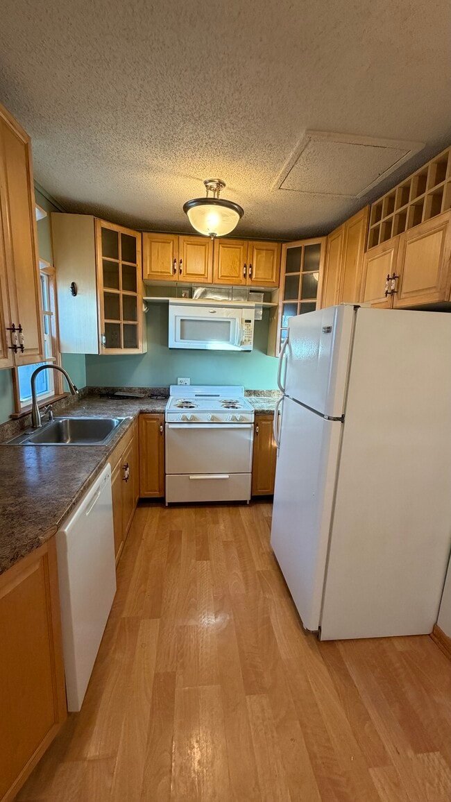 Building Photo - 119 7th Ave NE