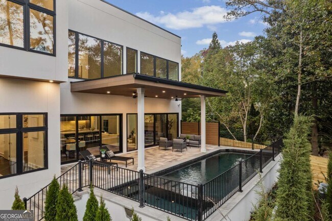 Foto del edificio - 19 Spruell Springs Rd