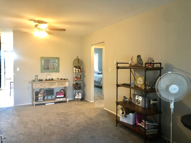 Building Photo - 535 Brookside Dr