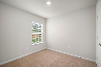 Building Photo - 15830 Berry Hl Dr