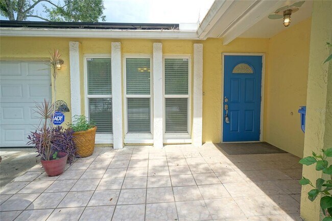 Building Photo - 5301 Carrollwood Meadows Dr