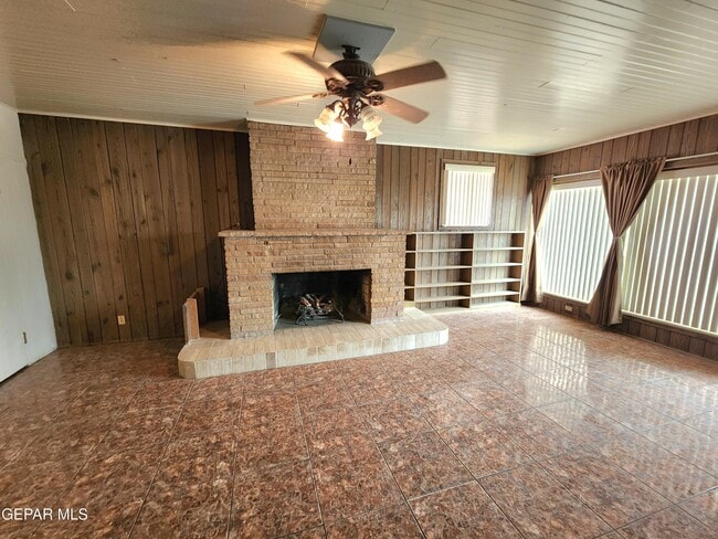 Building Photo - 3431 Aurora Ave