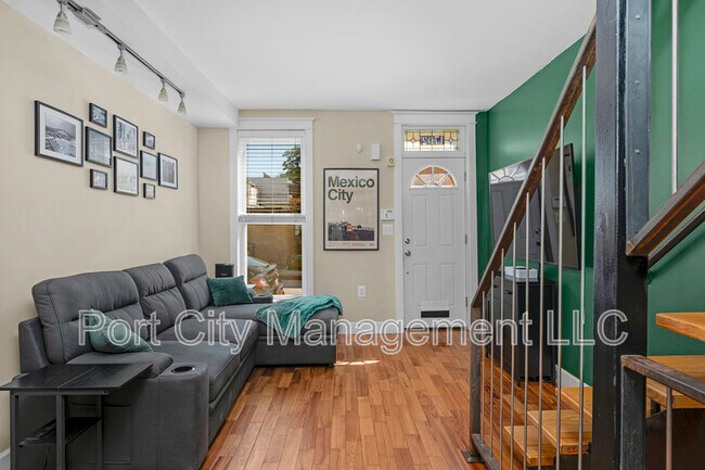 Foto del edificio - 1702 Patapsco St