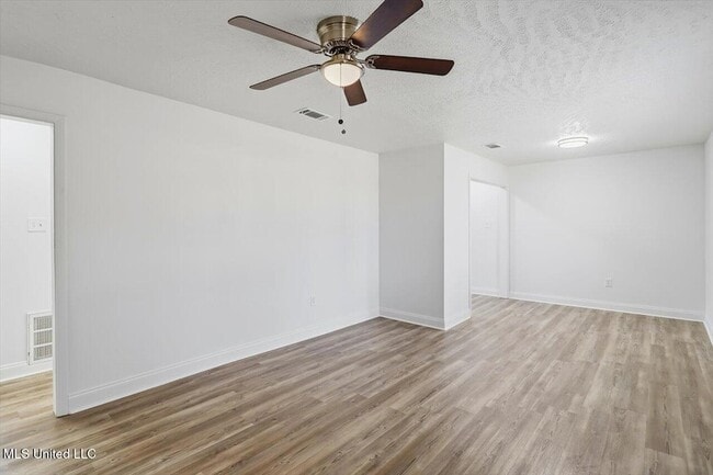 Building Photo - 126 Joanie St