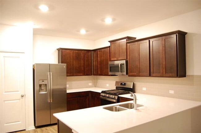 Foto del edificio - 3301 Dusted Daisey St