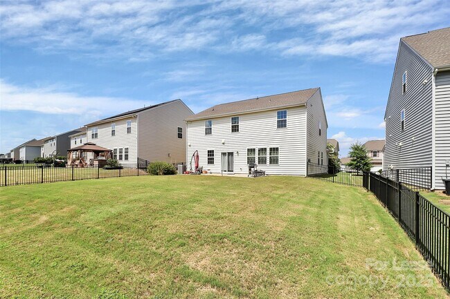 Building Photo - 16027 Harbor Hill Dr