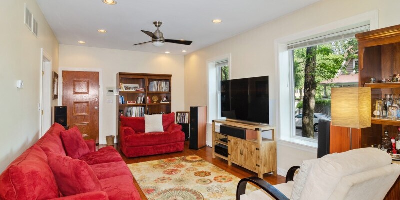 Primary Photo - 3857 Lawndale Avenue