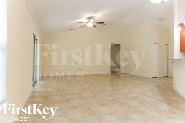 Foto del edificio - 980 SW Del Rio Blvd