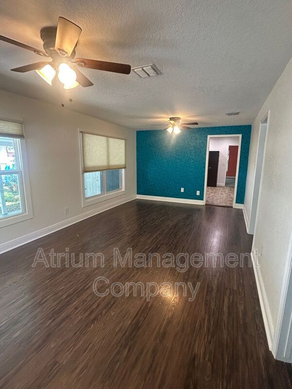 Building Photo - 1013 Cypress Ave