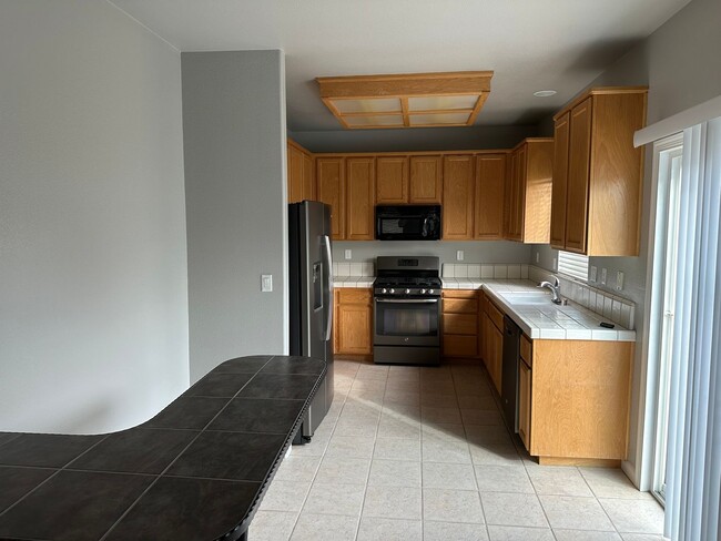 Building Photo - 3295 Rivermont St