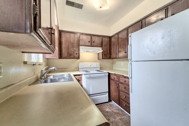 Building Photo - 0814