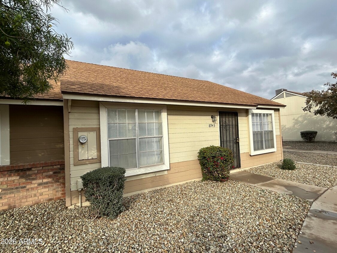 Building Photo - 8943 W Manzanita Dr