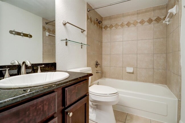 Building Photo - 4515 Briar Hollow Pl
