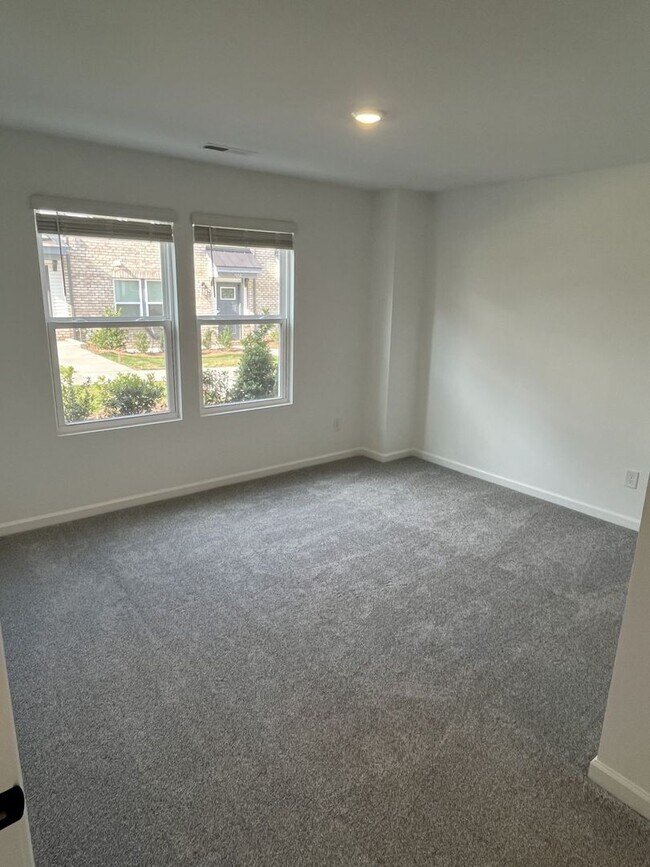 Foto del edificio - Brand New 4 Bed Townhome in North Charlotte!