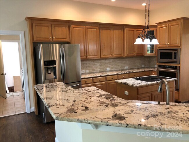 Building Photo - 9418 Briarwick Ln