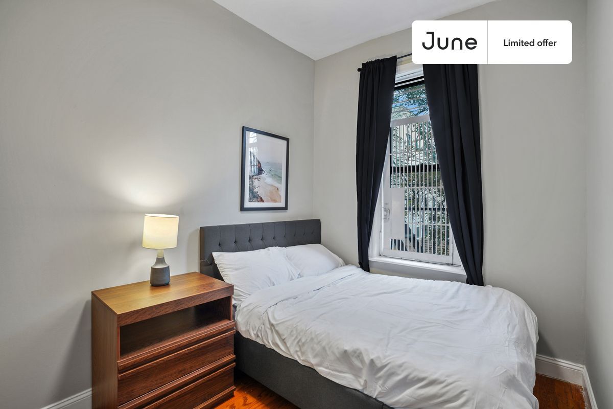 Private bedroom in 4 bed/1 bath Home Condo for Rent in New York City