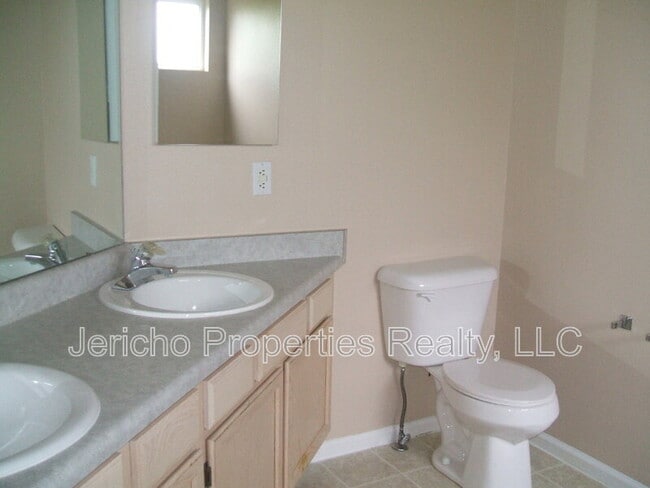 Building Photo - 4236 E 119th Pl