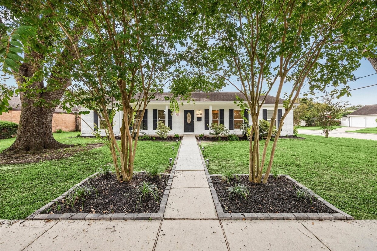 Building Photo - 4947 Cheena Dr