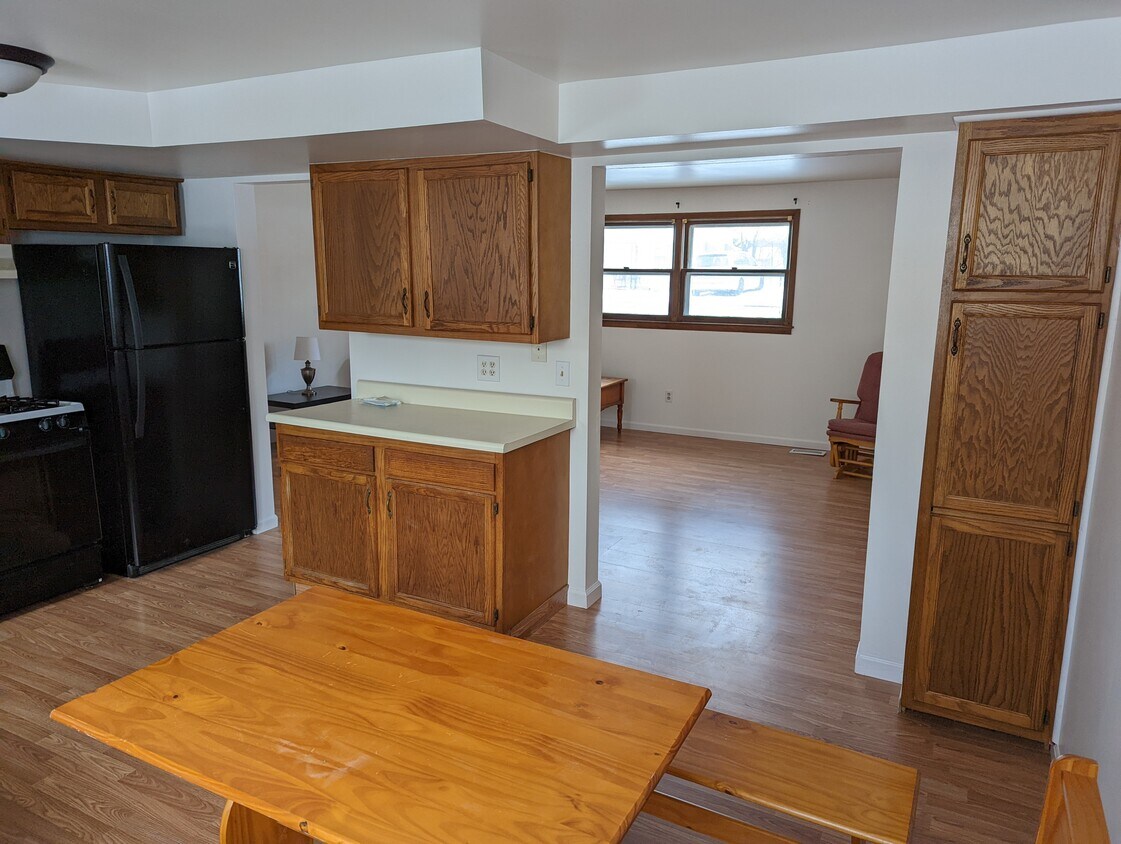 Kitchen/Dining Area - 1533 Jones Plz