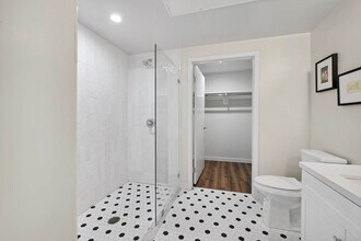 Interior Photo - The Baxter
