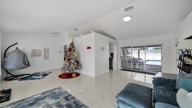 Building Photo - 3730 SE 4th Ave