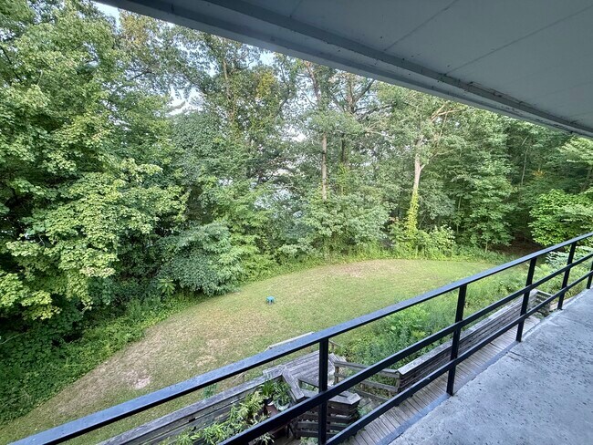 Foto del edificio - 1 Maplewood Rd