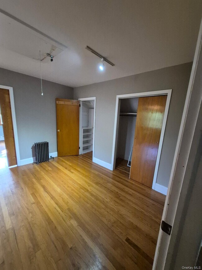 Foto del edificio - 3 Meadowbrook Dr