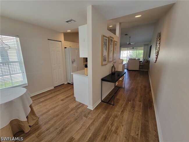 Foto del edificio - 4950 Deerfield Way