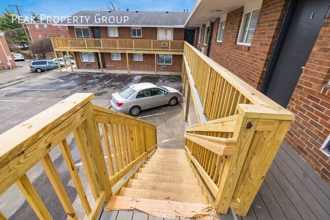 Foto del edificio - 611 Riverview Dr