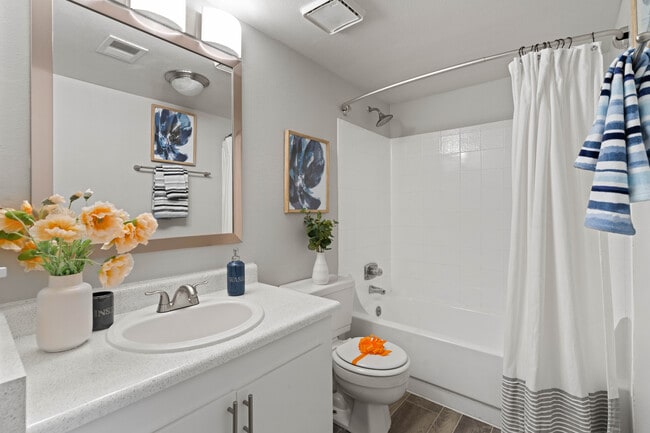 1BR, 1BA - 463SF - Bathroom - Alegria Apartment Homes