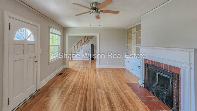Building Photo - "Charming 4-Bed Chattanooga Home with Hard...
