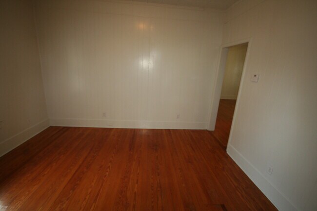 Building Photo - Spacious 3BR/2BA Duplex in Historic Lakewo...