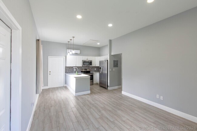 Foto del edificio - 13428 87th St N